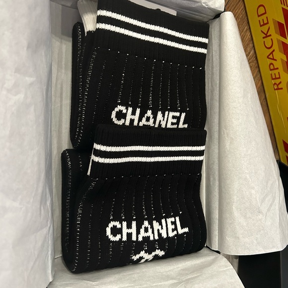 SOLD - Chanel 24C black gaiters/leg warmers. - Picture 2 of 4